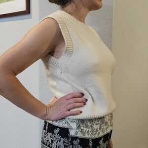 Super Cute And Soft Zara Cream Crewneck Knitted Sleeveless Sweater Ribbed Medium